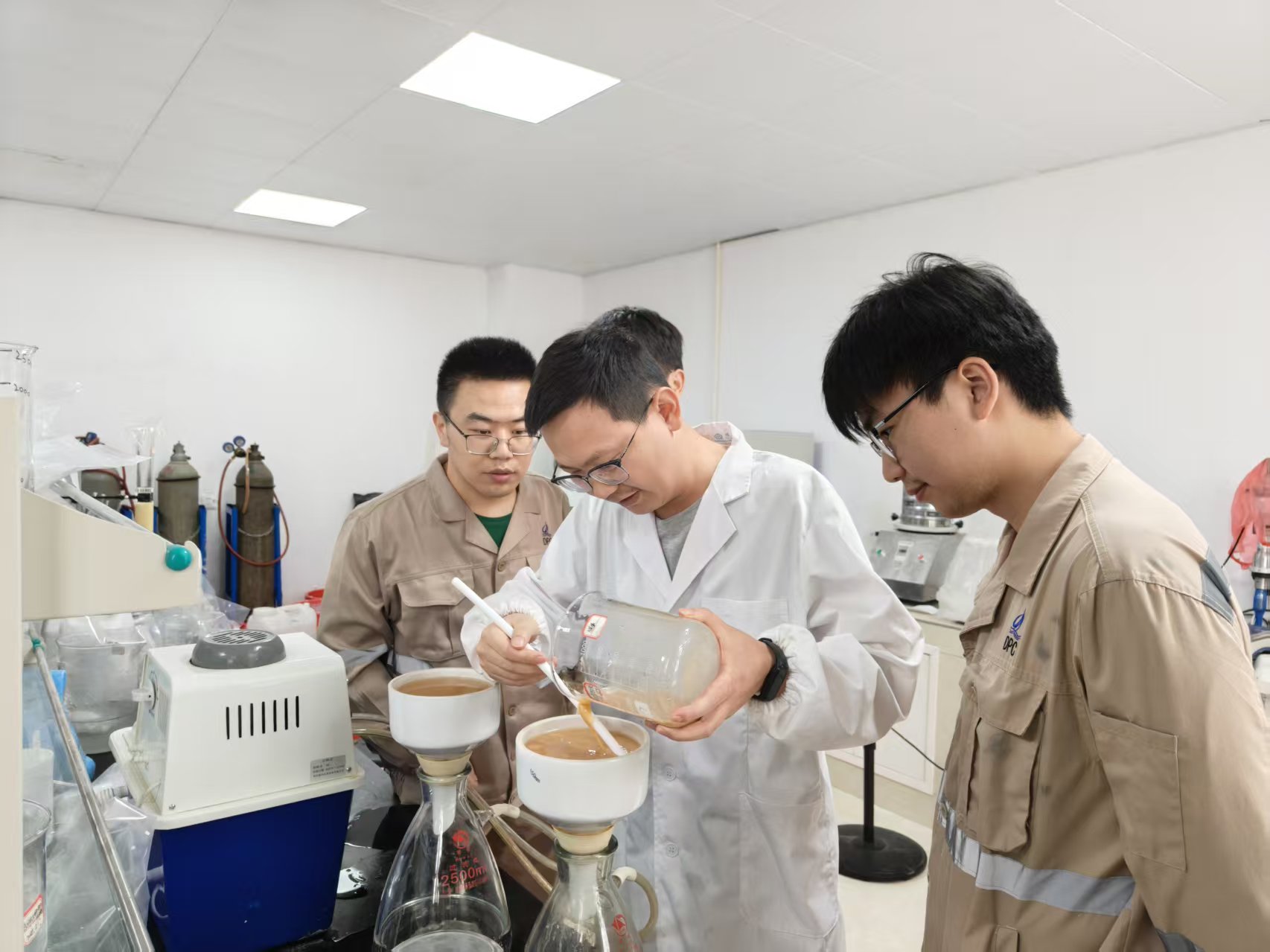 扎根锂业，攻坚路上让&ldquo;锂&rdquo;想花开｜超凡国际官网锂业研发部90后工程师徐苗